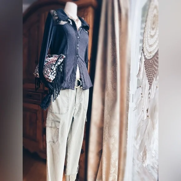 NWT Free People Rosebud Cuff Lace Top - Black - Size XL - Picture 10 of 16